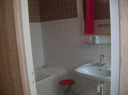 Photo 9 : SALLEDEBAIN d'une maison située à La Flotte-en-Ré, île de Ré.