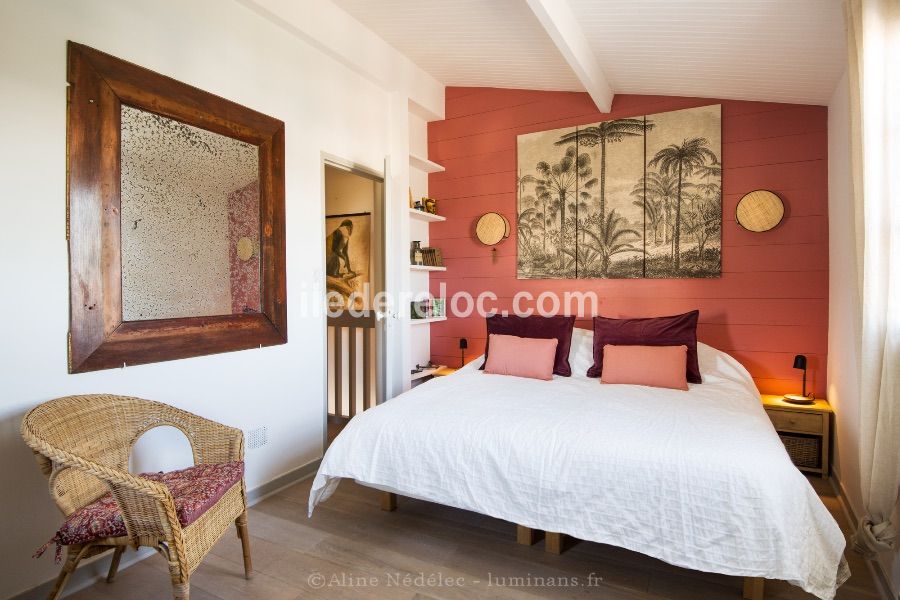 Photo 11 : CHAMBRE d'une maison située à Saint-Martin-de-Ré, île de Ré.
