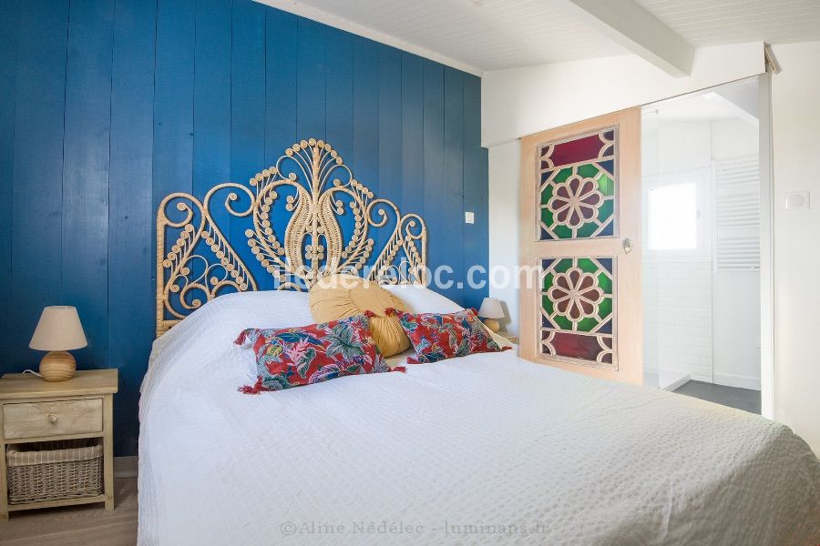 Photo 16 : CHAMBRE d'une maison située à Saint-Martin-de-Ré, île de Ré.