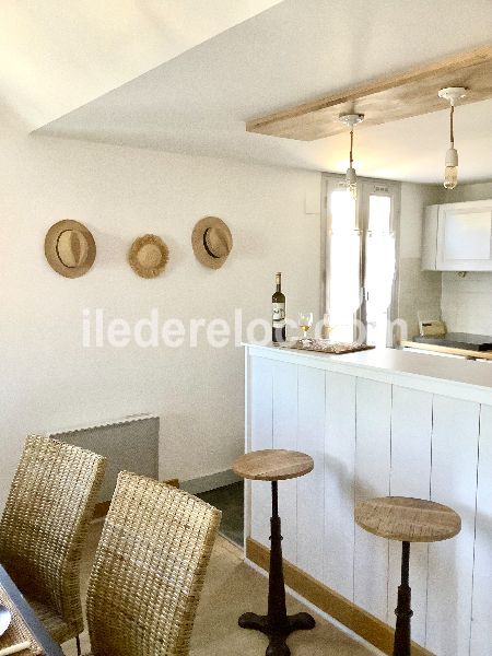 Photo 6 : CUISINE d'une maison située à Saint-Martin-de-Ré, île de Ré.