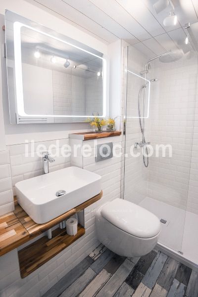 Photo 13 : SALLEDEBAIN d'une maison située à Saint-Martin-de-Ré, île de Ré.