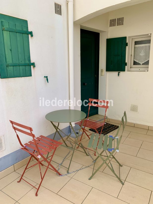 Photo 19 : TERRASSE d'une maison située à Saint-Martin-de-Ré, île de Ré.