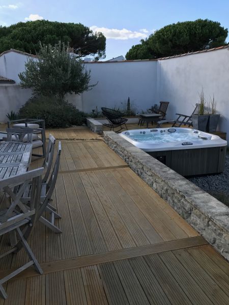 Photo 3 : JARDIN d'une maison située à Le Bois-Plage-en-Ré, île de Ré.