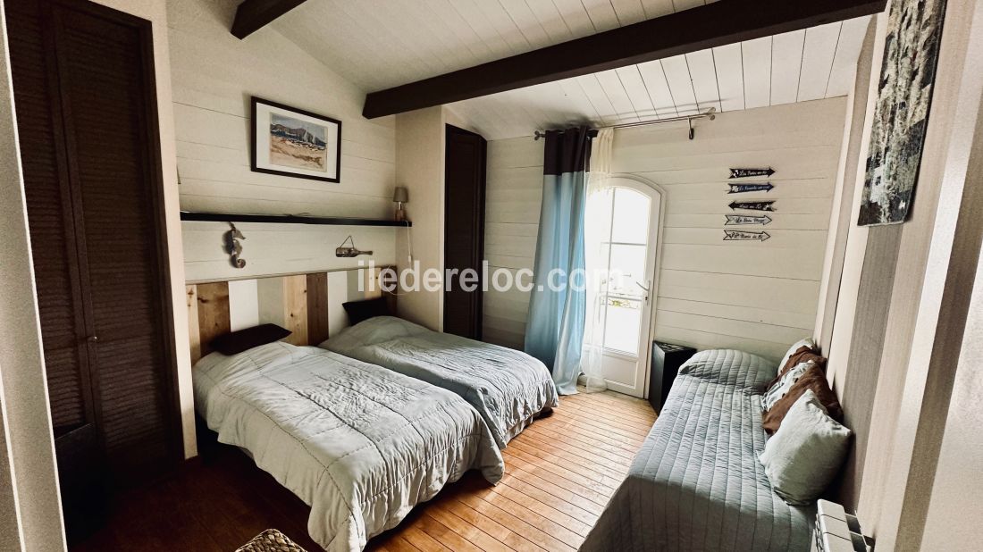 Photo 10 : CHAMBRE d'une maison située à Le Bois-Plage-en-Ré, île de Ré.