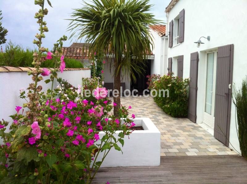 Photo 2 : EXTERIEUR d'une maison située à Le Bois-Plage, île de Ré.