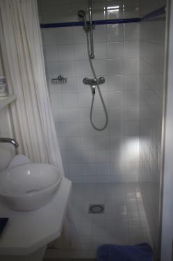 Photo 10 : SALLEDEBAIN d'une maison située à Saint-Clement, île de Ré.