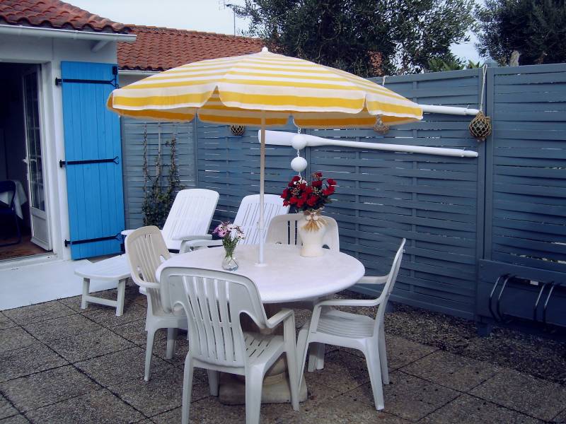 Photo 1 : TERRASSE d'une maison située à Les Portes, île de Ré.