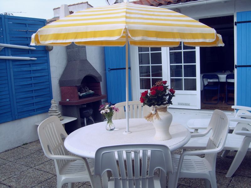 Photo 2 : TERRASSE d'une maison située à Les Portes, île de Ré.