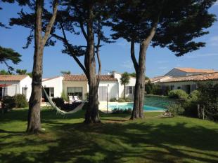 ile de ré Belle villa contemporaine, piscine chauffe , 30 m de la plage