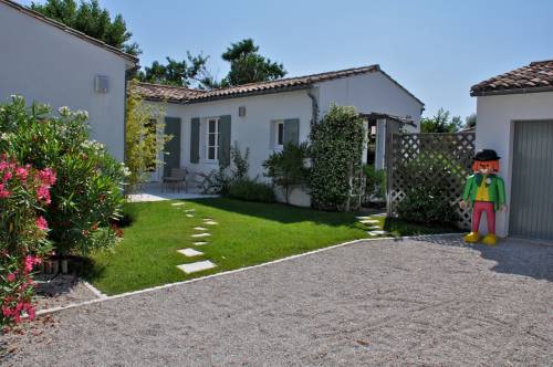 Photo 1 : EXTERIEUR d'une maison située à Le Bois-Plage-en-Ré, île de Ré.