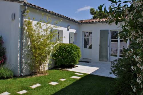 Photo 2 : EXTERIEUR d'une maison située à Le Bois-Plage-en-Ré, île de Ré.