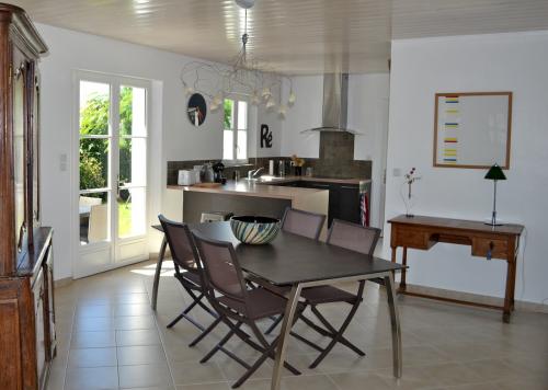 Photo 5 : SEJOUR d'une maison située à Le Bois-Plage-en-Ré, île de Ré.