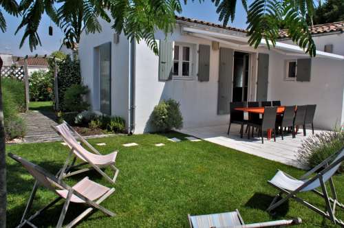 Photo 7 : JARDIN d'une maison située à Le Bois-Plage-en-Ré, île de Ré.