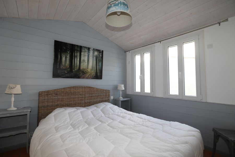 Photo 15 : CHAMBRE d'une maison située à Les Portes, île de Ré.