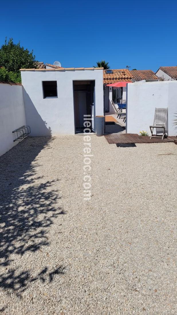 Photo 7 : JARDIN d'une maison situ&eacute;e &agrave; Les Portes-en-R&eacute;, &icirc;le de R&eacute;.