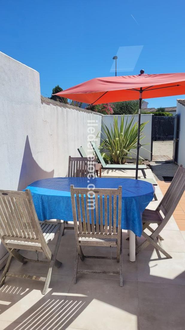 Photo 9 : TERRASSE d'une maison situ&eacute;e &agrave; Les Portes-en-R&eacute;, &icirc;le de R&eacute;.