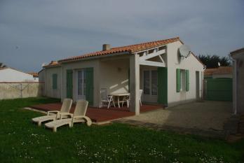 Ile de Ré:Maison proche de la plus belle plage de l'île de ré et du phare des baleines.