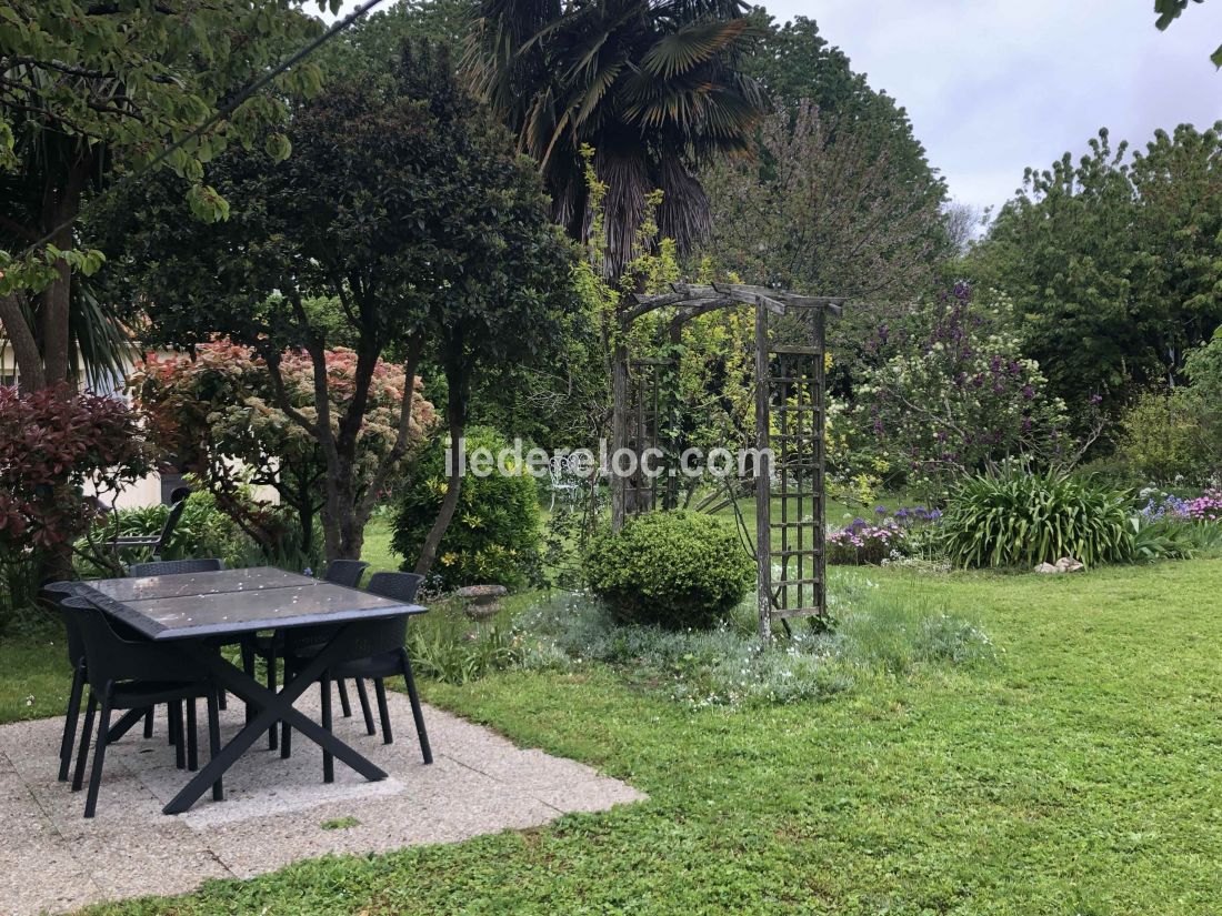 Photo 10 : JARDIN d'une maison située à Saint-Martin, île de Ré.