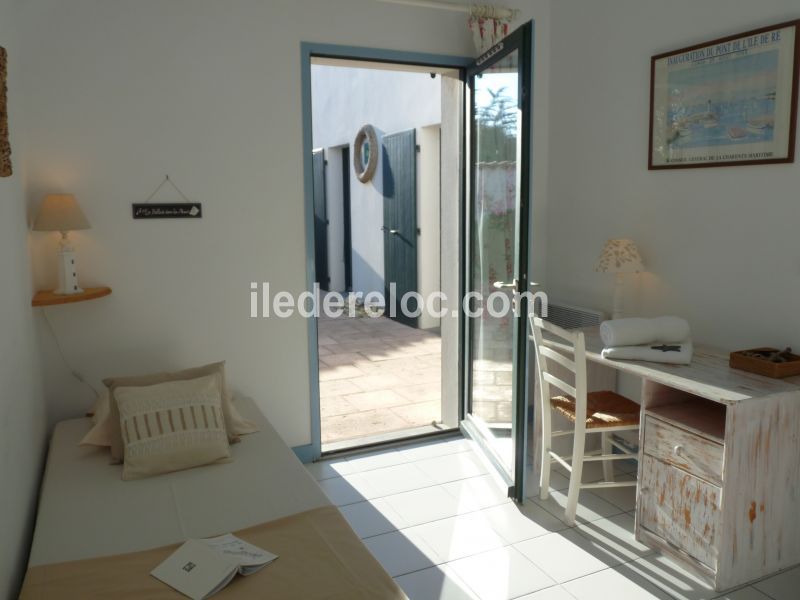 Photo 14 : CHAMBRE d'une maison située à Les Portes-en-Ré, île de Ré.