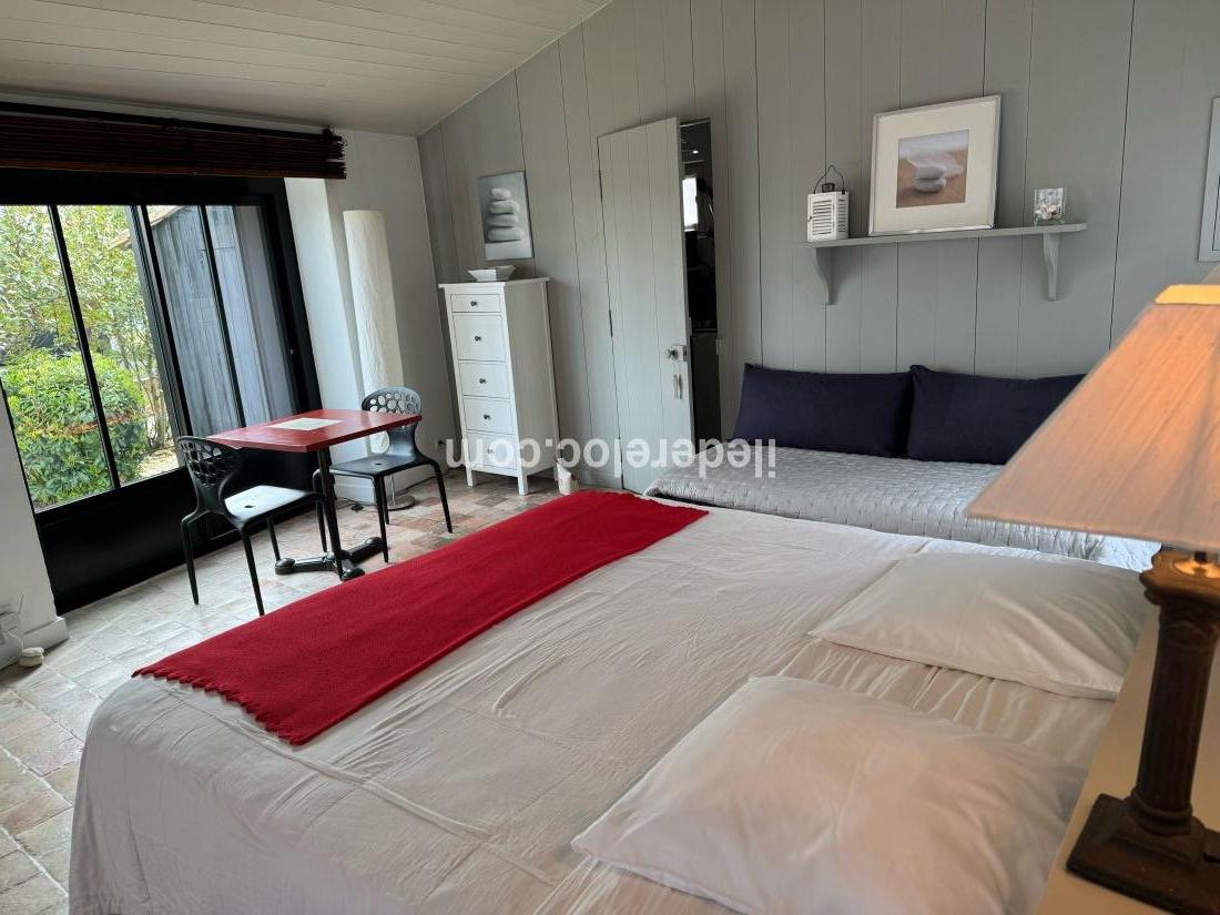 Photo 13 : CHAMBRE d'une maison située à Saint-Clément-des-Baleines, île de Ré.