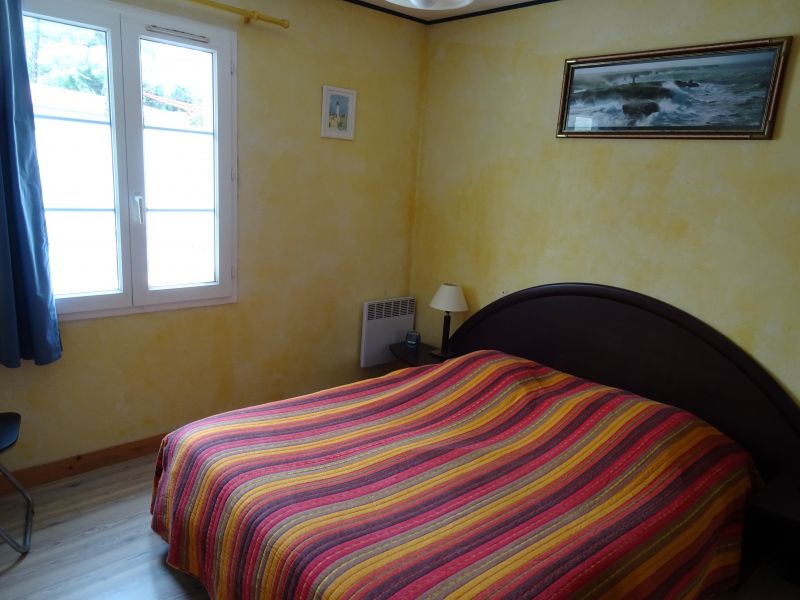 Photo 7 : CHAMBRE d'une maison située à Sainte-Marie-de-Ré, île de Ré.