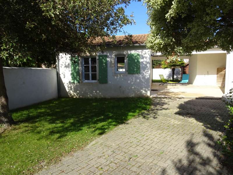 Photo 2 : EXTERIEUR d'une maison située à Sainte-Marie-de-Ré, île de Ré.