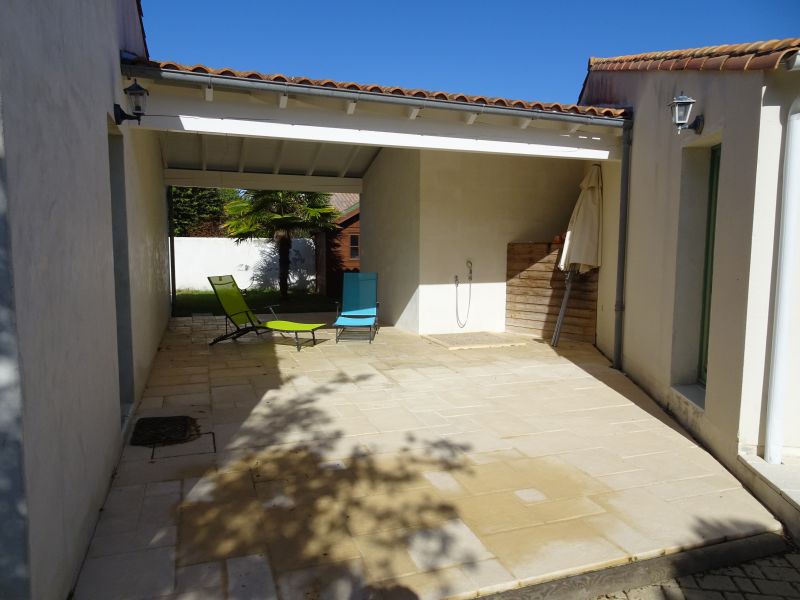 Photo 3 : EXTERIEUR d'une maison située à Sainte-Marie-de-Ré, île de Ré.