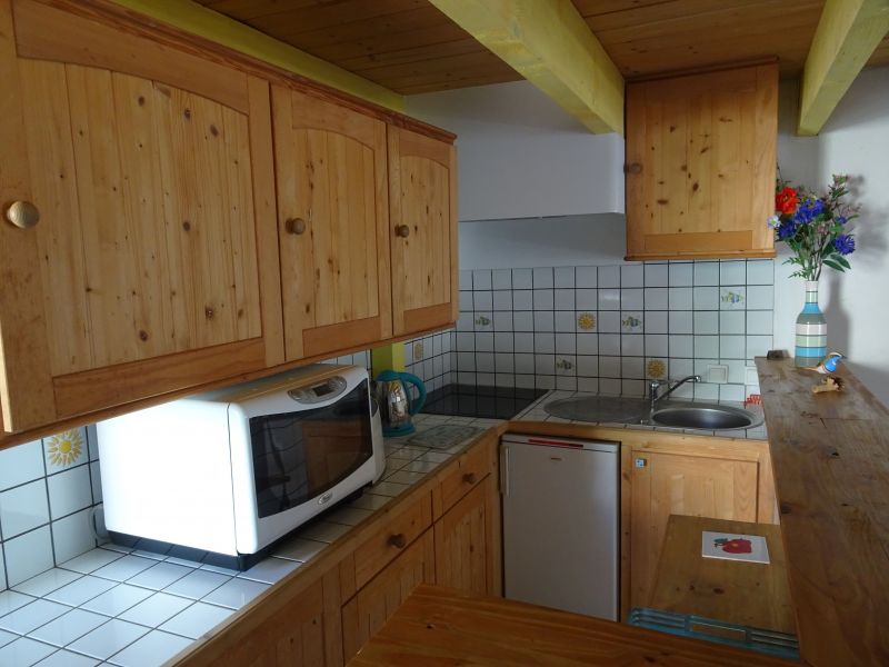 Photo 6 : CUISINE d'une maison située à Sainte-Marie-de-Ré, île de Ré.