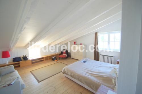 Photo 12 : CHAMBRE d'une maison située à Les Portes, île de Ré.