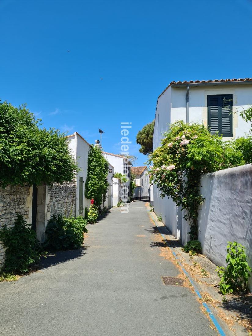 Photo 11 : EXTERIEUR d'une maison située à La Couarde-sur-mer, île de Ré.