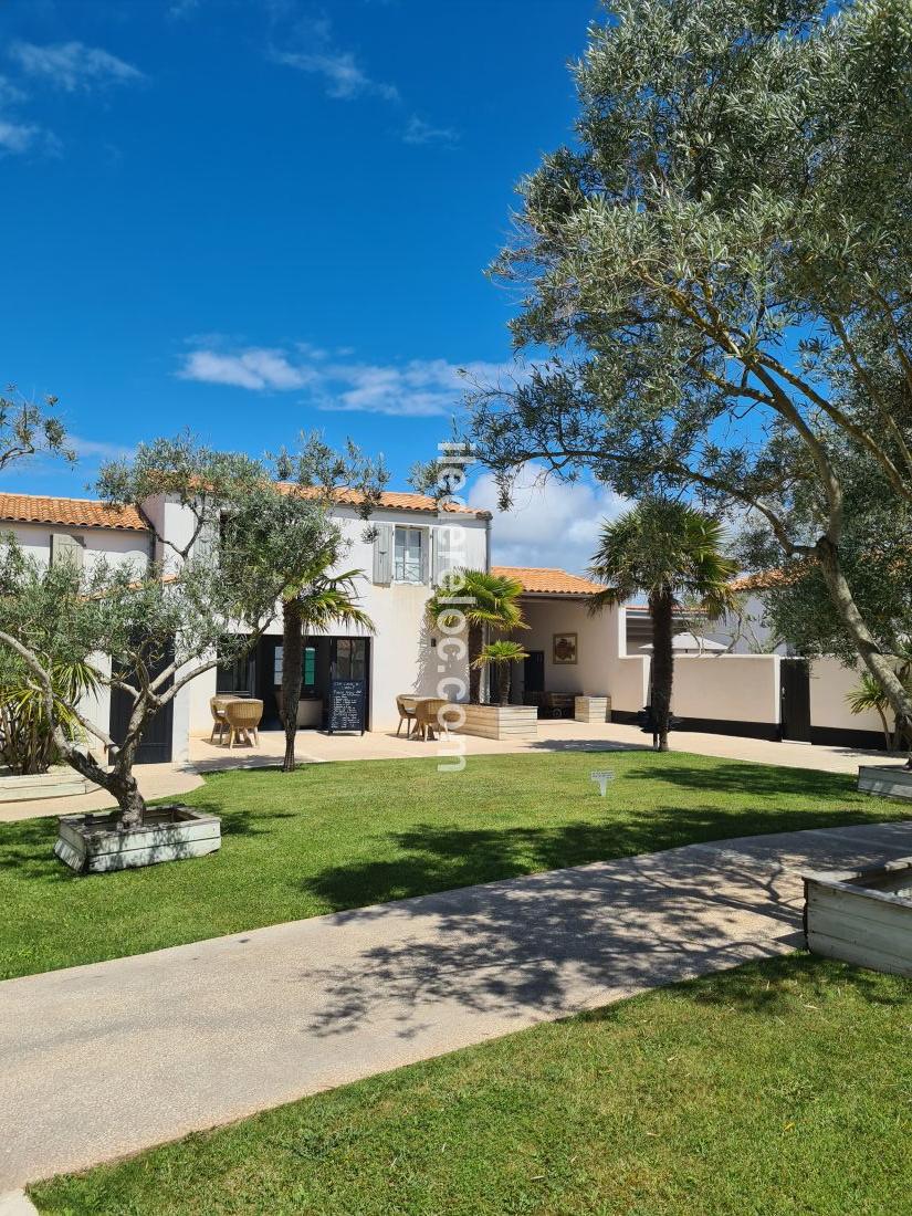 Photo 10 : EXTERIEUR d'une maison située à La Couarde-sur-mer, île de Ré.