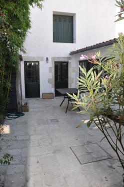 Photo 13 : NC d'une maison située à La Flotte, île de Ré.