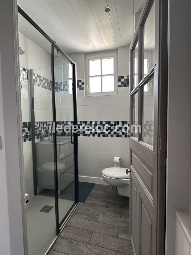 Photo 28 : SALLEDEBAIN d'une maison située à La Flotte-en-Ré, île de Ré.