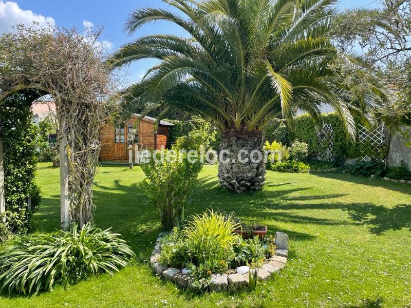 Photo 3 : JARDIN d'une maison située à Le Bois-Plage, île de Ré.