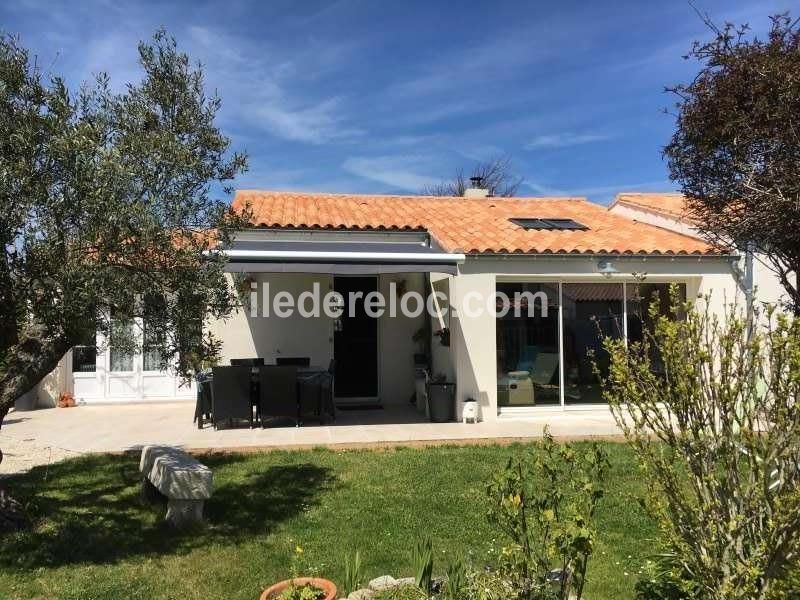 Photo 2 : EXTERIEUR d'une maison située à Le Bois-Plage, île de Ré.