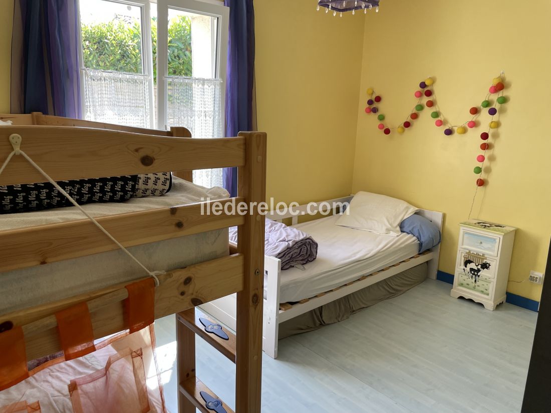 Photo 13 : CHAMBRE d'une maison située à Le Bois-Plage, île de Ré.