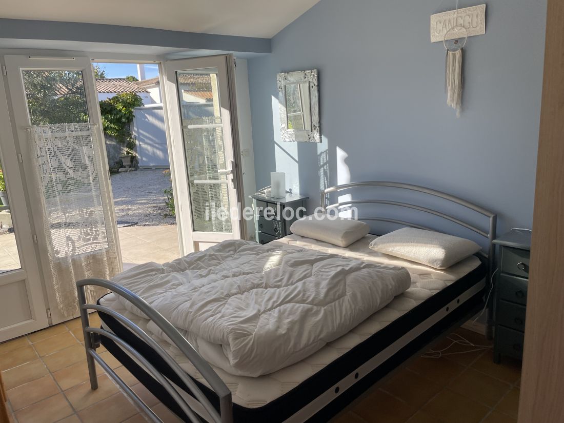 Photo 11 : CHAMBRE d'une maison située à Le Bois-Plage, île de Ré.