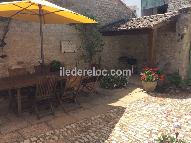 Photo 22 : EXTERIEUR d'une maison située à Sainte-Marie, île de Ré.