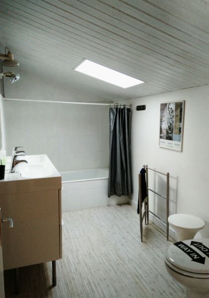 Photo 9 : SALLEDEBAIN d'une maison située à Les Portes-en-Ré, île de Ré.