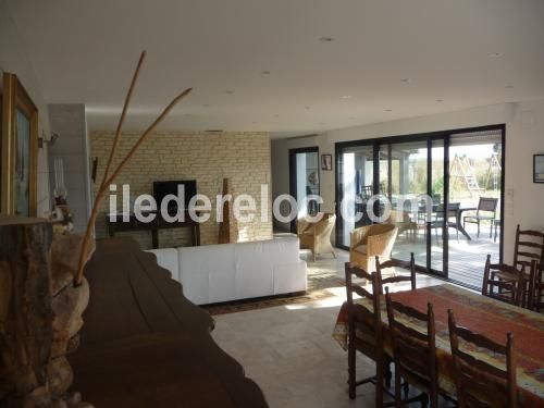 Photo 18 : SEJOUR d'une maison située à Saint-Martin-de-Ré, île de Ré.