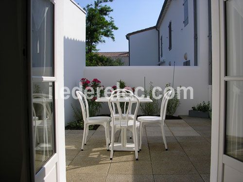 Photo 2 : JARDIN d'une maison située à Saint-Martin-de-Ré, île de Ré.