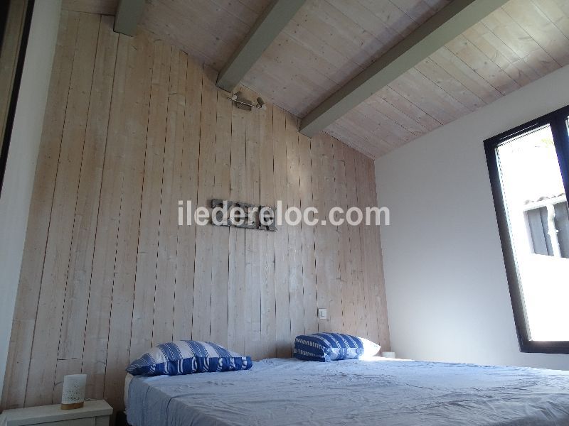 Photo 14 : CHAMBRE d'une maison située à Le Bois-Plage, île de Ré.