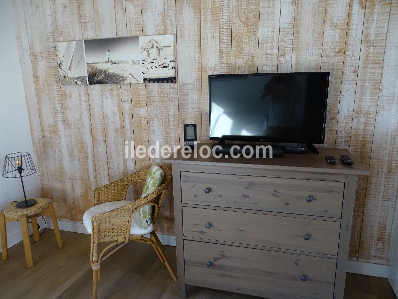 Photo 9 : SEJOUR d'une maison située à Le Bois-Plage, île de Ré.