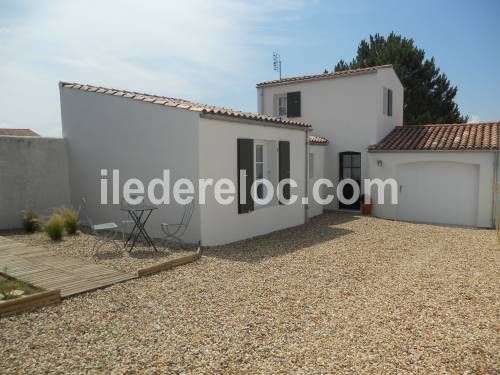 Photo 2 : EXTERIEUR d'une maison située à La Flotte-en-Ré, île de Ré.