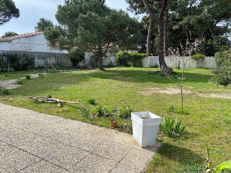 Photo 2 : EXTERIEUR d'une maison située à Sainte-Marie-de-Ré, île de Ré.