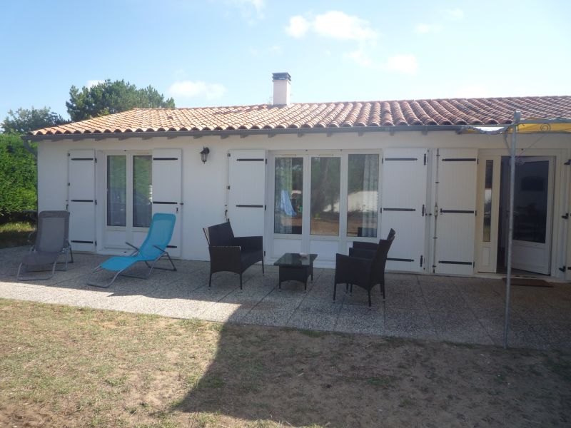 Photo 3 : EXTERIEUR d'une maison située à Sainte-Marie-de-Ré, île de Ré.