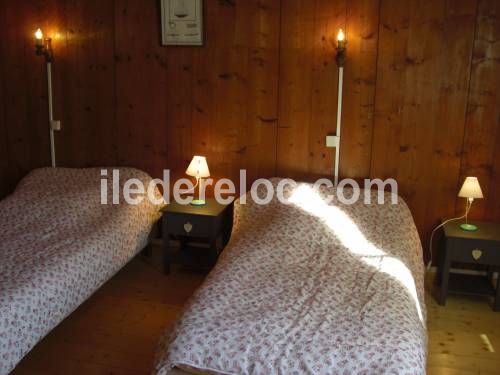 Photo 9 : CHAMBRE d'une maison située à Sainte-Marie-de-Ré, île de Ré.