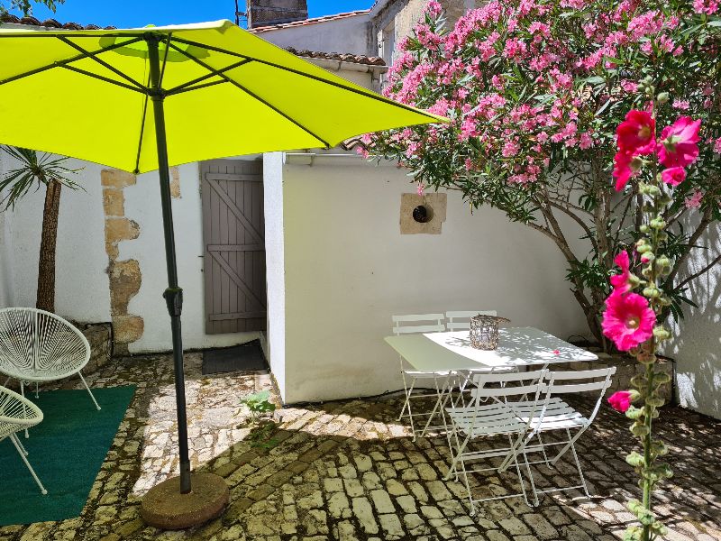 Photo 1 : PATIO d'une maison située à La Flotte-en-Ré, île de Ré.