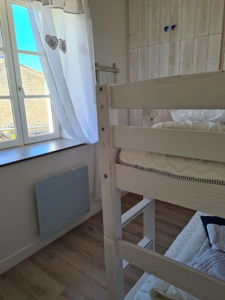 Photo 19 : CHAMBRE d'une maison située à La Flotte-en-Ré, île de Ré.