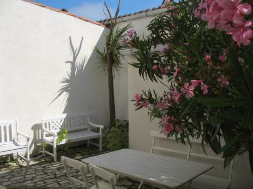 Photo 27 : PATIO d'une maison située à La Flotte-en-Ré, île de Ré.